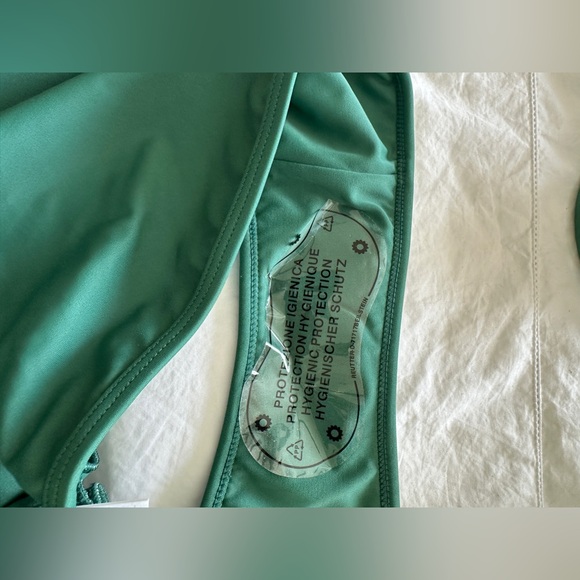 NWT Andrea Iyamah Salama Women’s Ruffled High Cut Swimsuit Sz Large - Picture 8 of 8